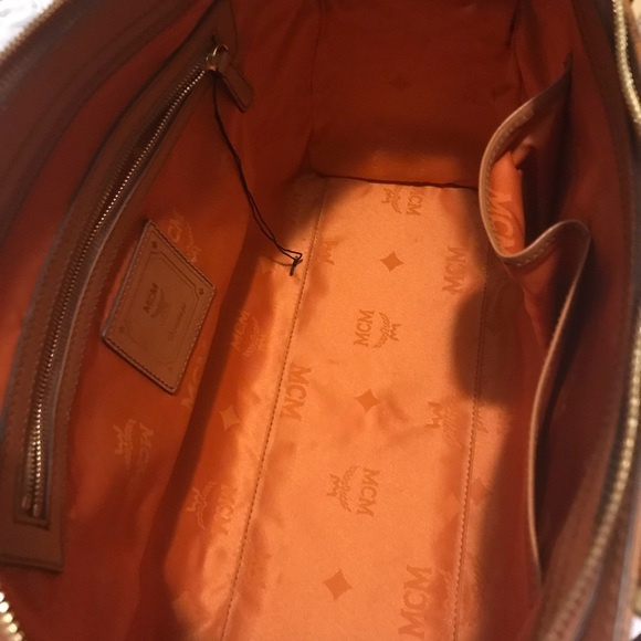 Sold MCM tote 💯 authentic - Picture 5 of 6